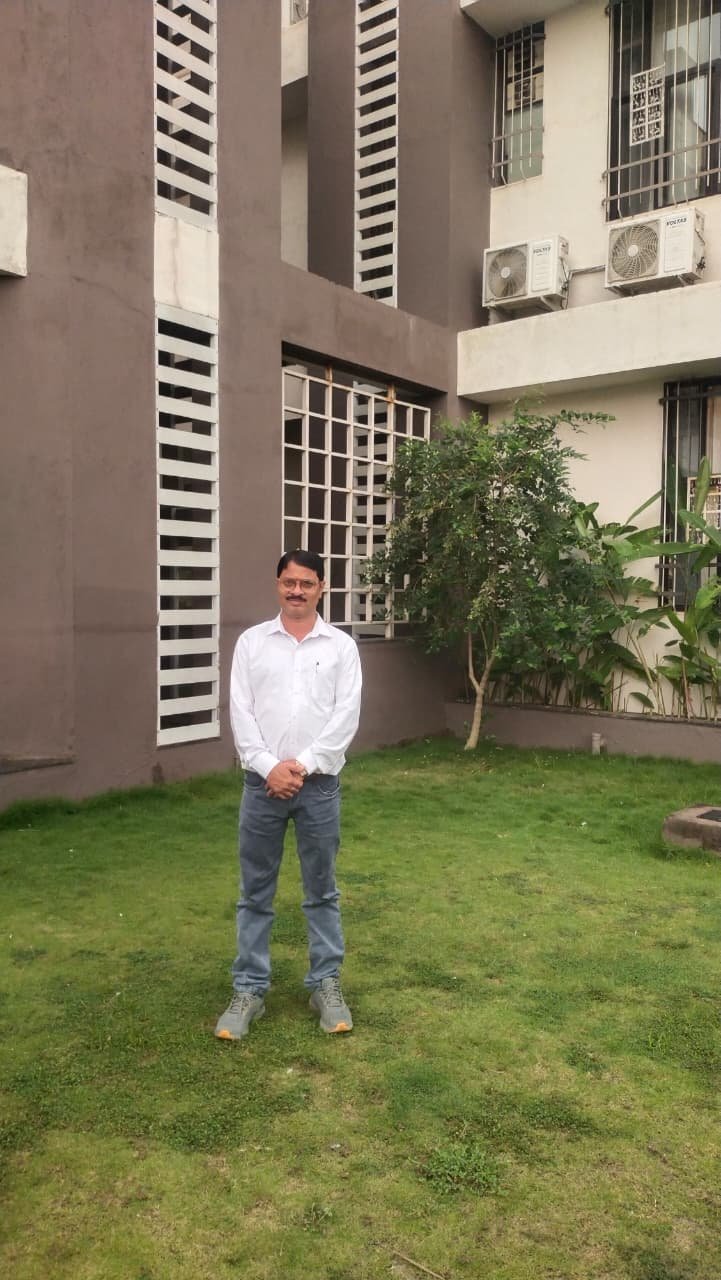 गुलाब में चांद का घर