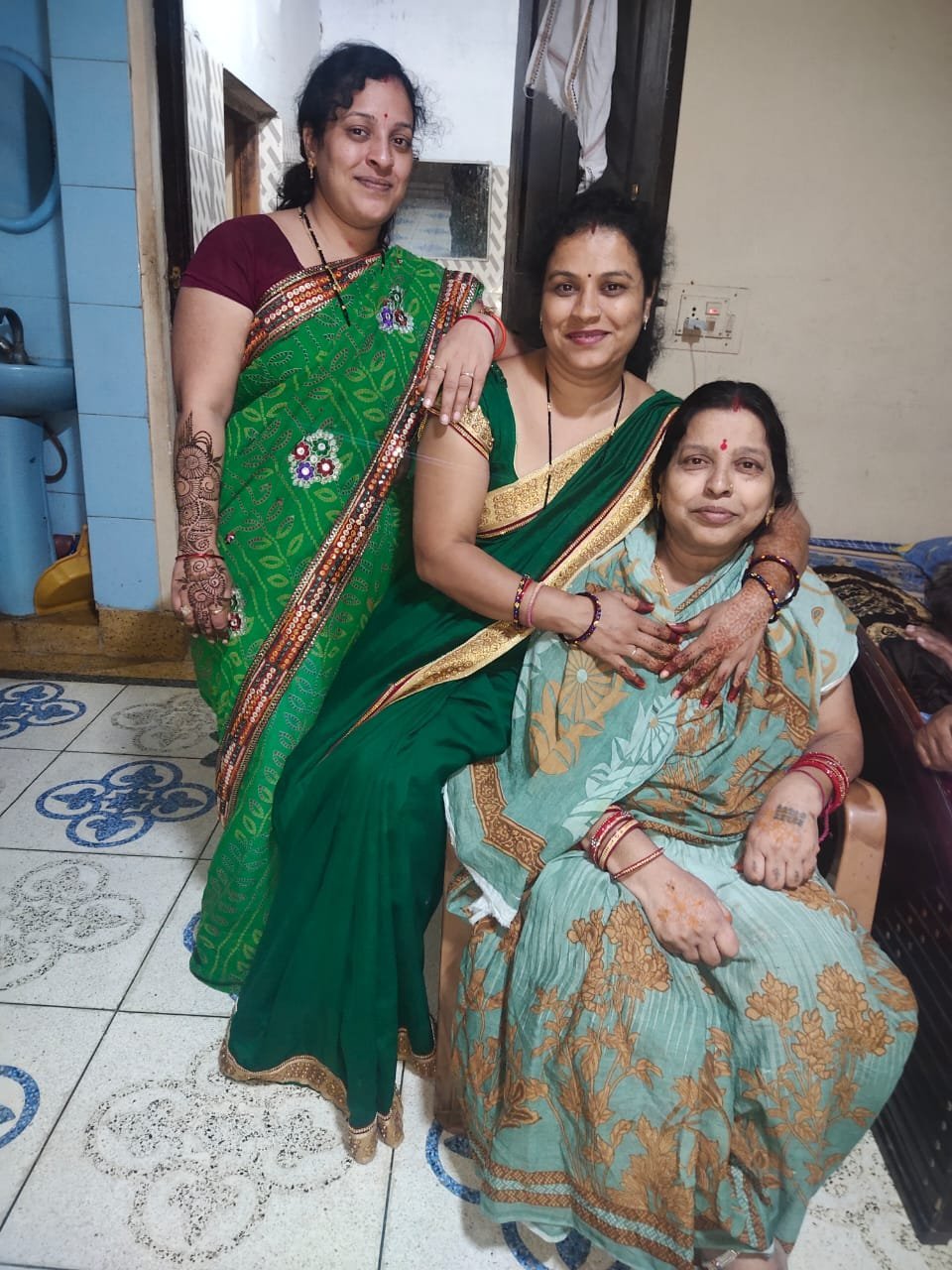 मायका का आँगन बुलाता है